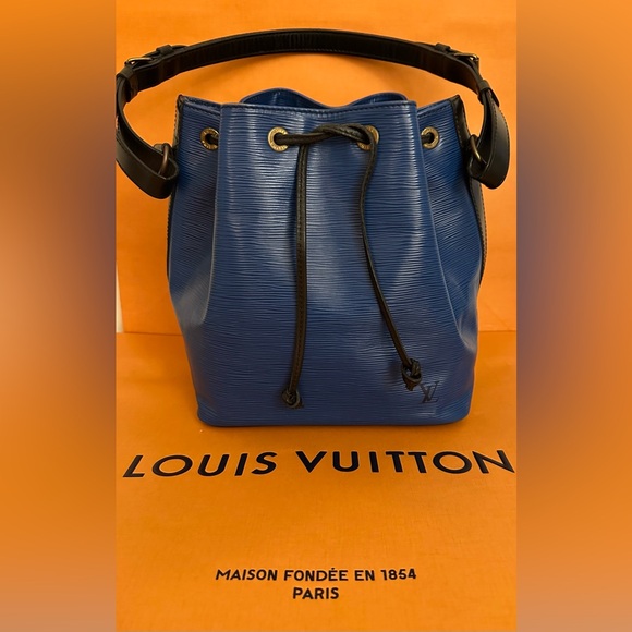 Louis Vuitton Handbags - Louis Vuitton Epi Noe colorblock blue and black EUC